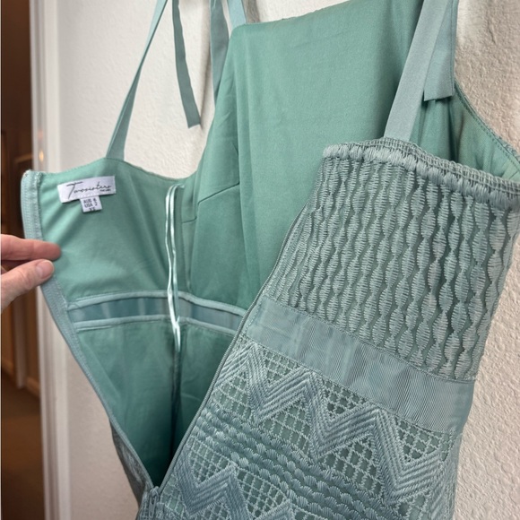 TWO SISTERS THE LABEL ‘Shona’ Mini Dress - Picture 13 of 17